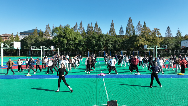 青春逐趣燃赛场,师生同心凝教科 -- 学院趣味运动会圆满落幕