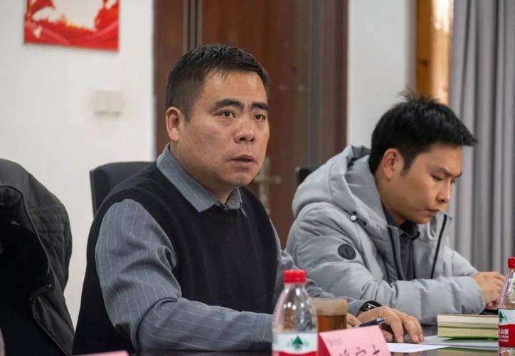 大会上,连长向全体民兵作整顿组织工作报告,汇报了民兵连本年度各项